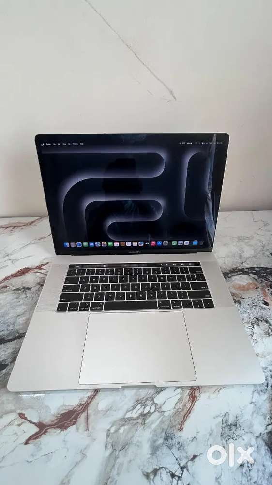 Macbook i9 touchbar model 32 gb ram 512gb ssd