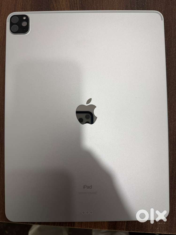 ipad pro 12.9 inch M1 256Gb with keyboard