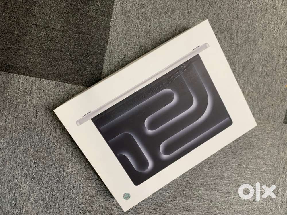 macbook pro M5 Chip/2025/Brand New/24GB/1TB SSD/100%/with apple wrnty