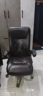 OFFICE BOSS CHAIR
