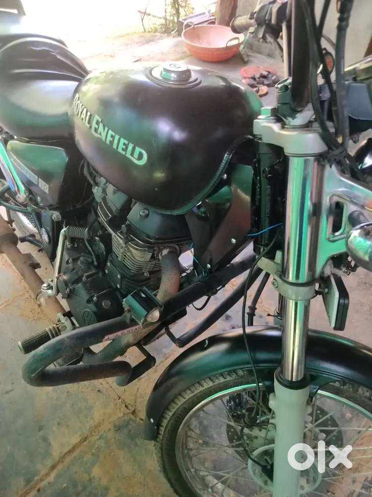 Two new tyres new chains pocket good condition