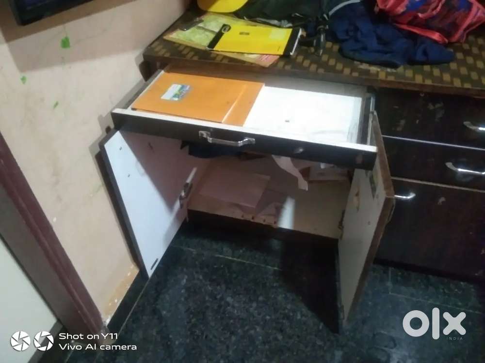 Computer table