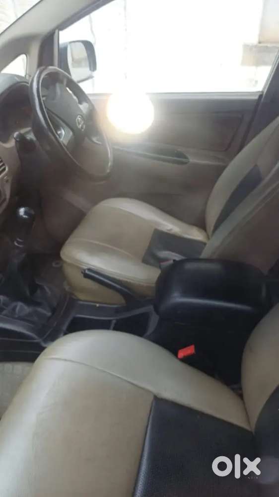 Toyota Innova 2015 Diesel 180000 Km Driven