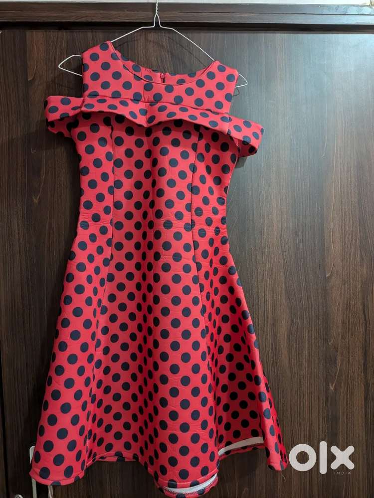 Dress red color