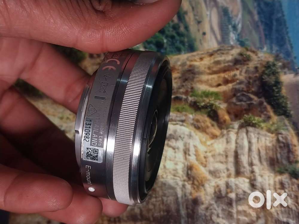 Sony 16mm 2.8 lens E mount New only 3-5 time use