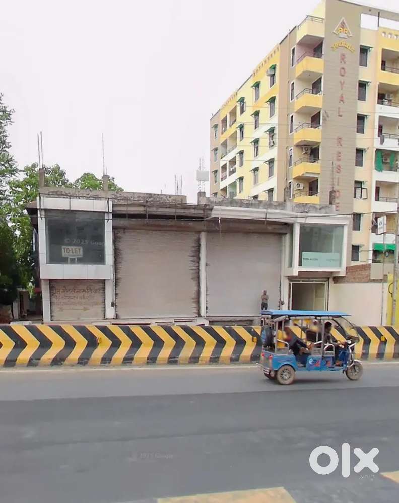 Showroom is available for rent near Reliance Mart