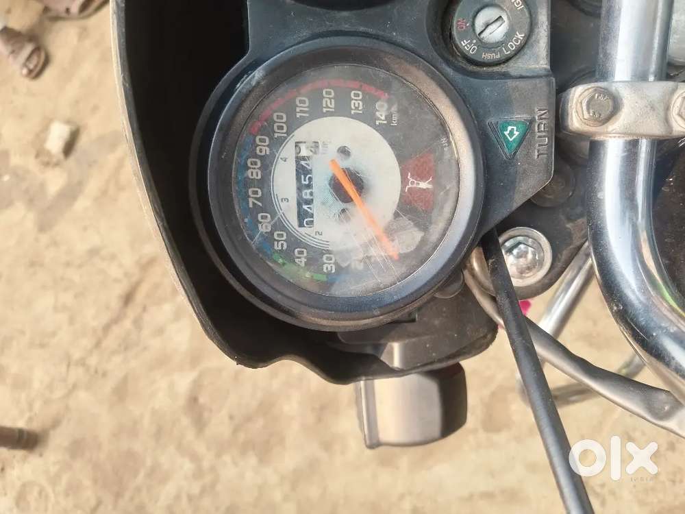 Splendor bike hai self start okay condition hai new tu tyre okay hai