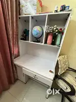 Study cum decorative table