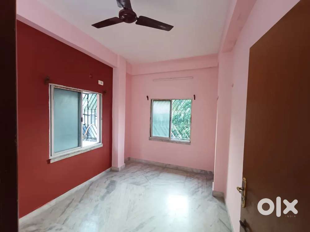 Unfurnished flat for rent at kestopur hanapara ,bechlors allowed
