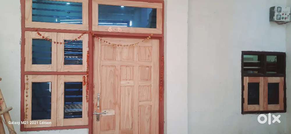 Family ke liye best hai.ye keishna kunj kaloni hai.near pulish housin