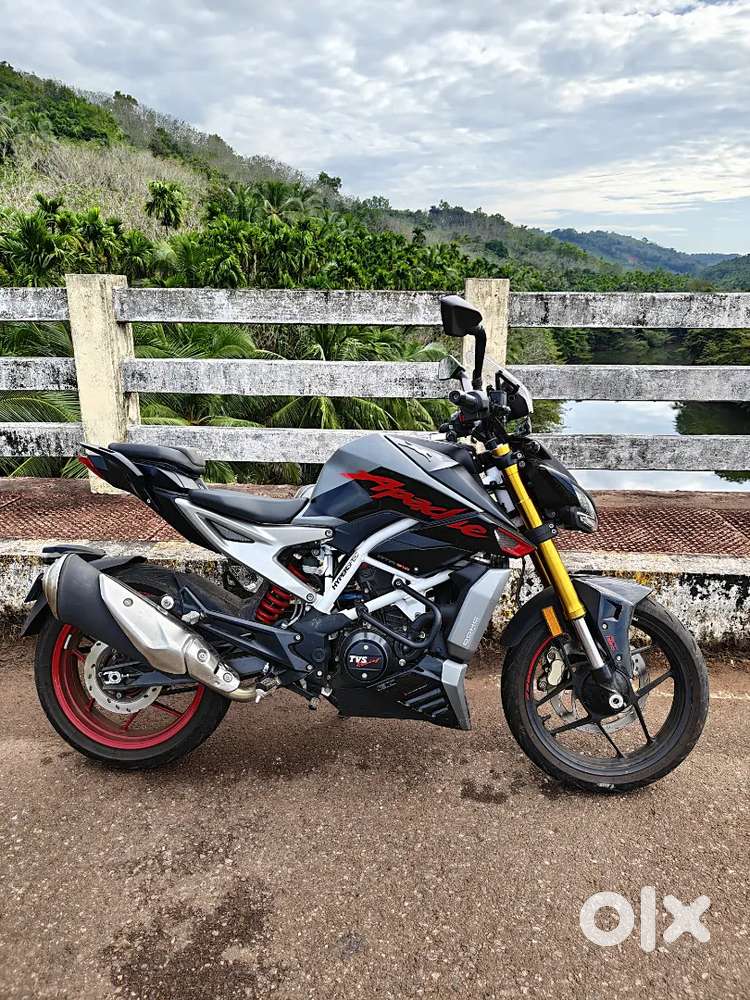 2025 model showroom condition low kilometer running