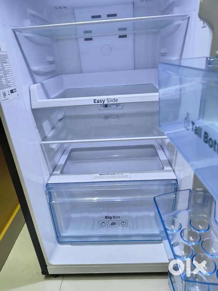 Double door refrigerator