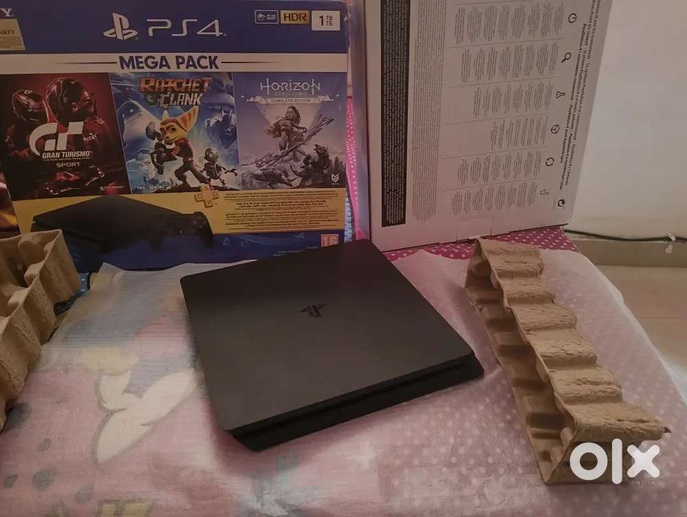 Ps4 for sell with 7 titles