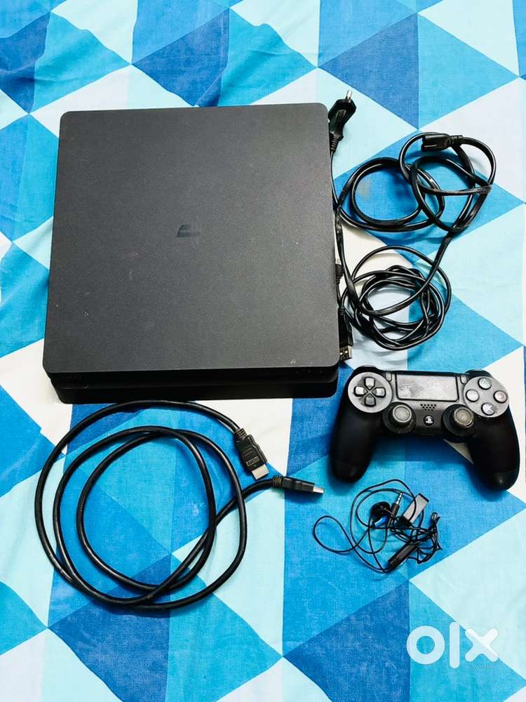 For Sale: Sony PlayStation 4 (PS4) 500GB Console
