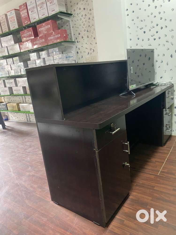 Sell shop counter table in new condition 2 month used only