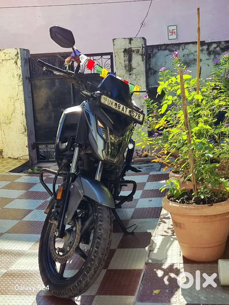 Honda x-blade 160cc sporty look