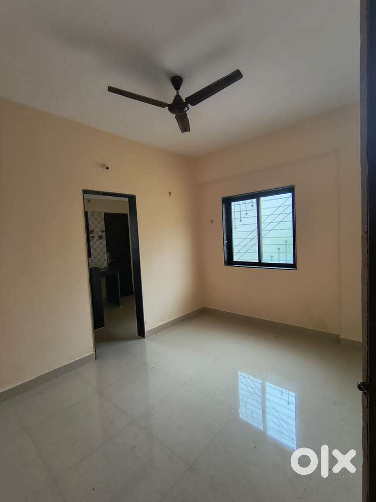 Only girl room partner