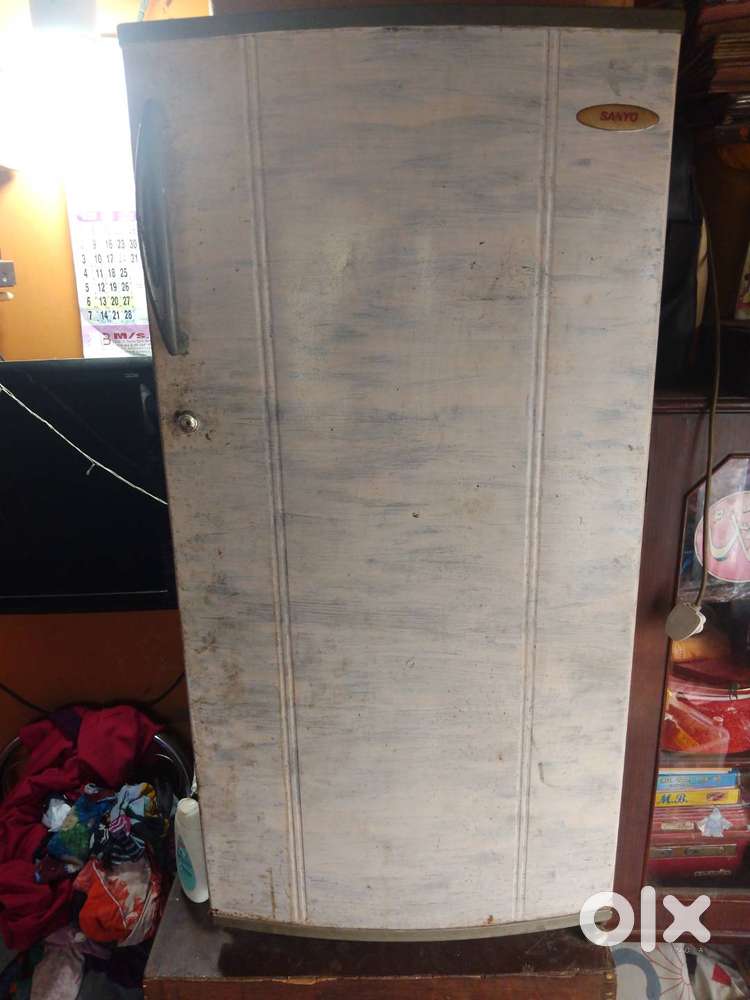 It's 8 years old Sanyo fridge
