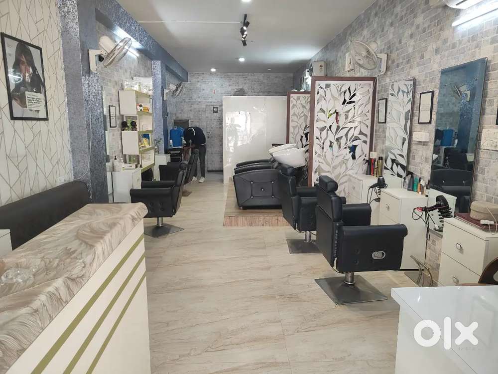 Hair Dresser for Women Salon