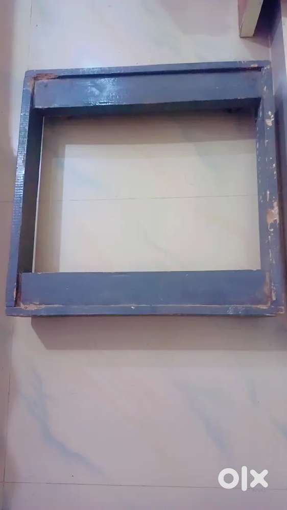 Adjustable Fridge Stand with Wheels – Strong & Used in Good Condition