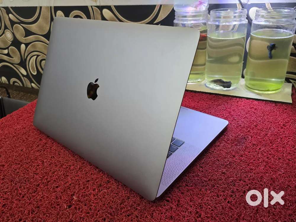 Apple Macbook Pro i7/16/256gb SSD 5.5gb Graphics 15inch Retina Display