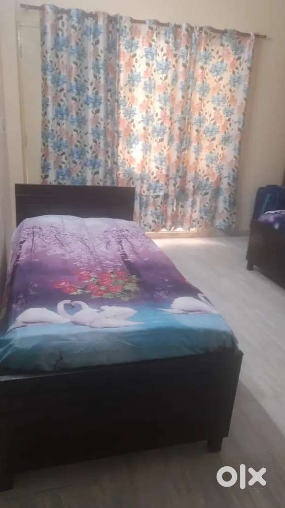 split AC, sofa, Ro,  Bed single box, table