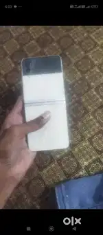 Samsung flip 3 8/128 bahar wala display chalu hai    read Describe.