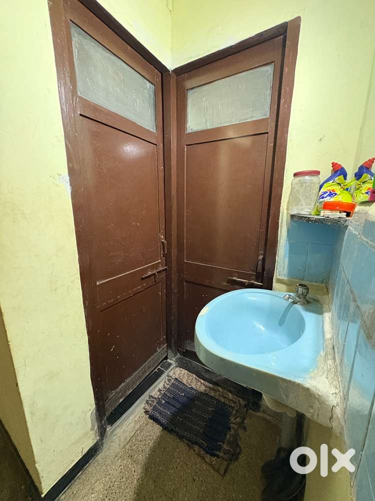 Fully furnished 2bhk flat on rent for girls