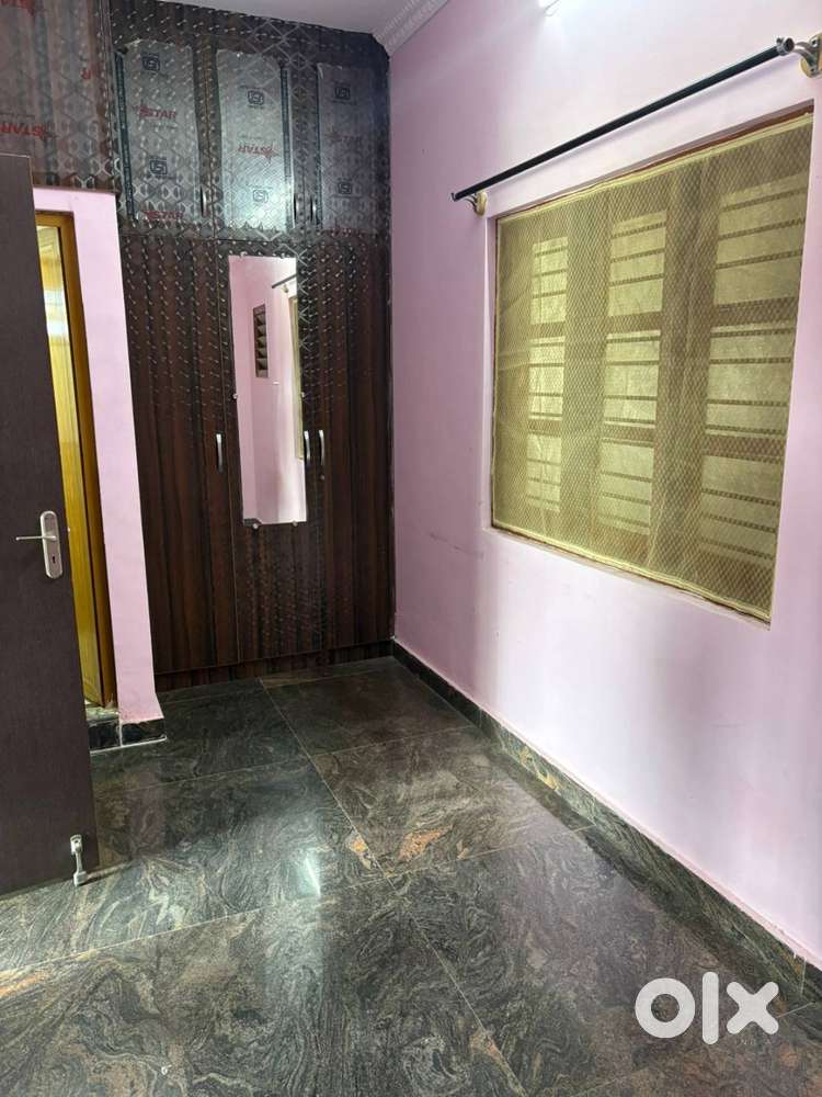 1RK available for rent of Rs 7500.