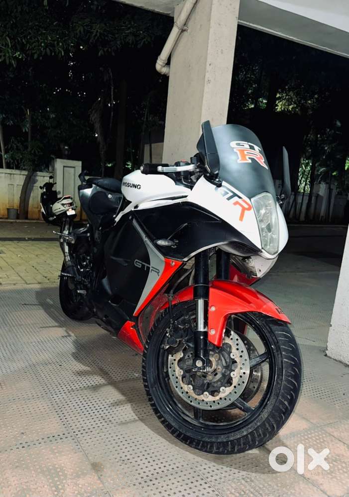 Hyosung GT250R 2017 (latest model)
