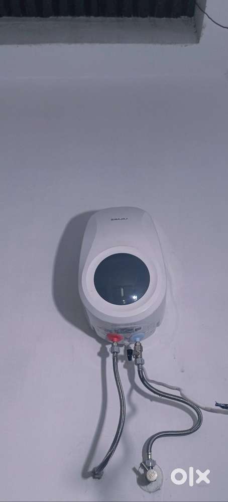 Bajaj instant 5L geyser 8 days old, 4 year warranty wala