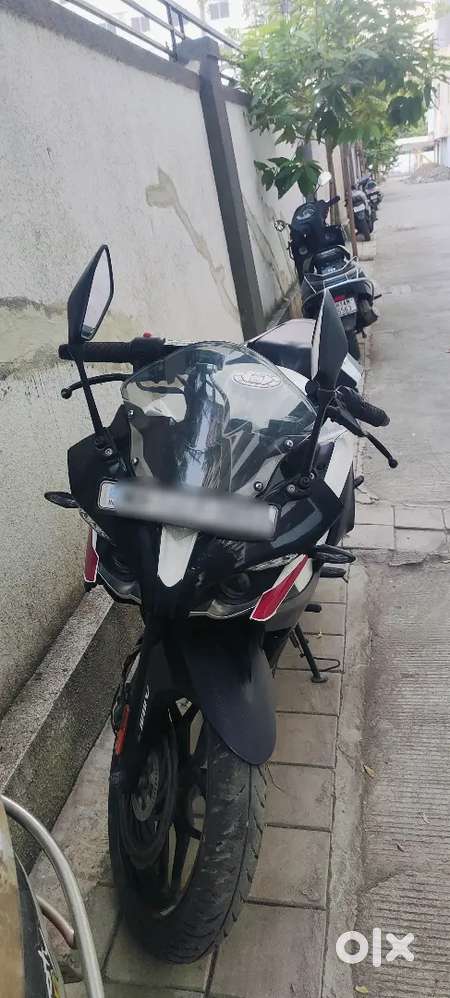 Bajaj RS200 ABS