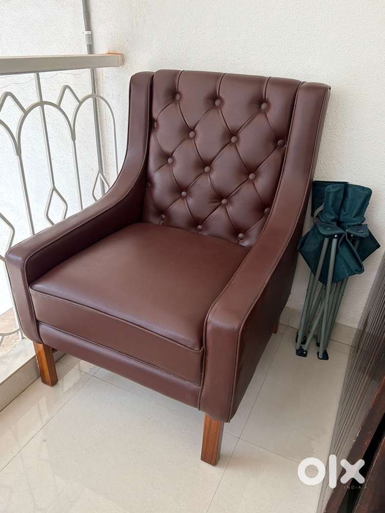 Pair of wing chairs And three ceiling fans