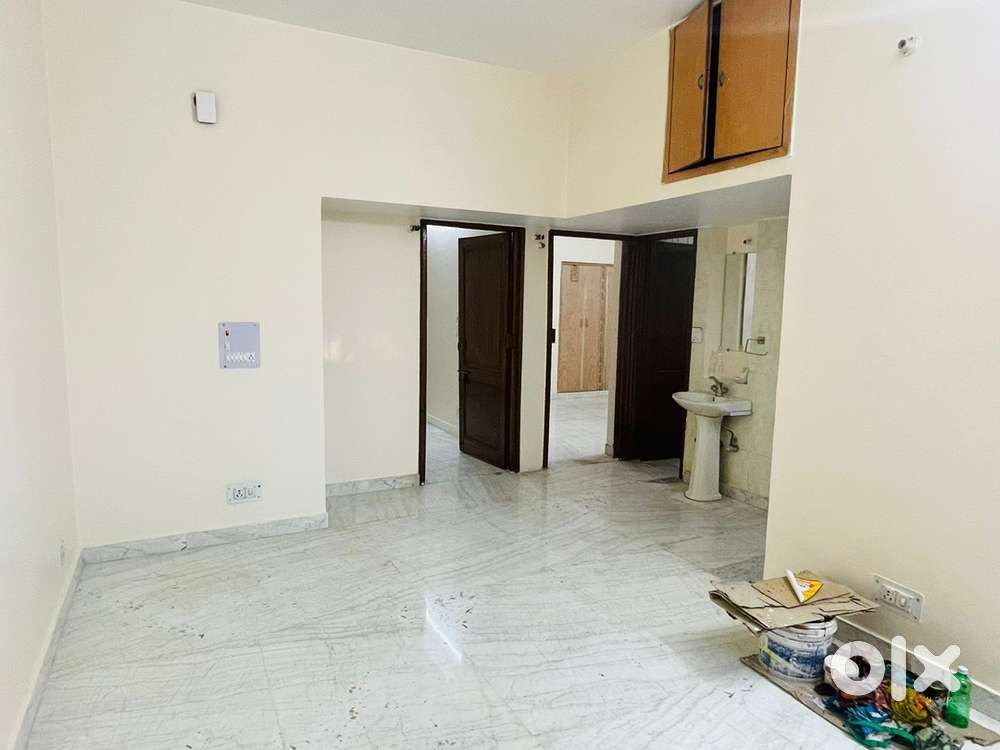 2BHK Floor for Family or Girls