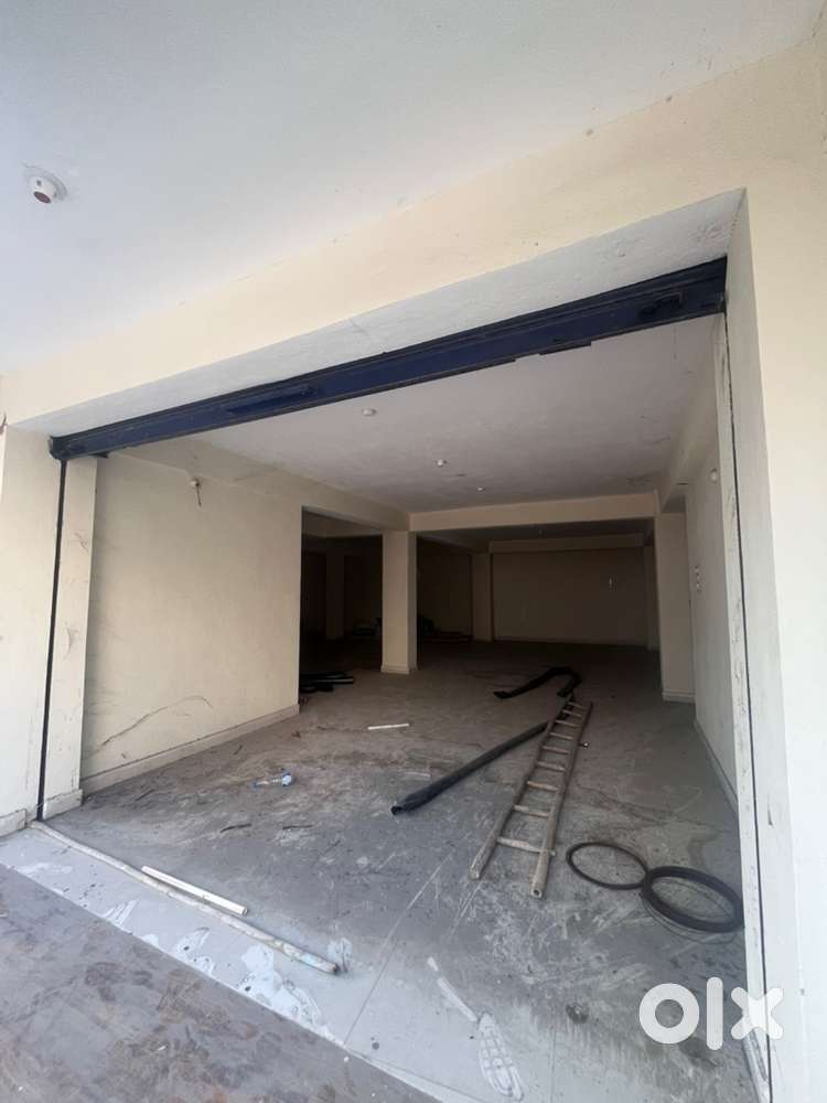 this shutter in placed on the rode in the main area near tower circle