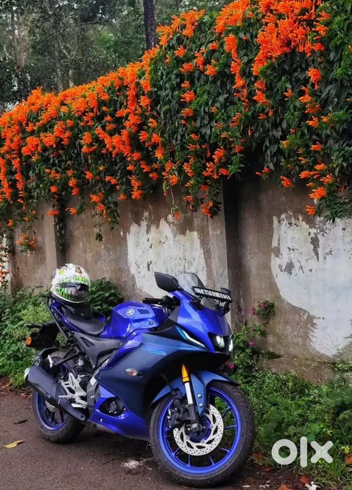 R15 V4 Racing Blue price and 4 free service available
