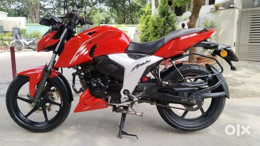 TVS APACHE RTR 160 4V
