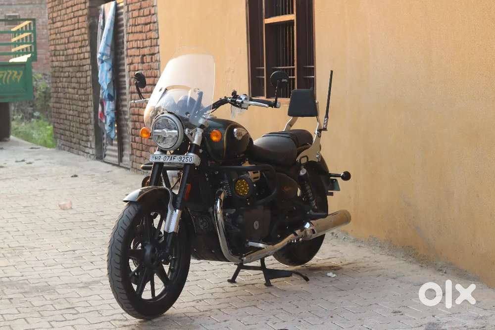 Royal Enfield Super Meteor 650 Interstellar Green  2024