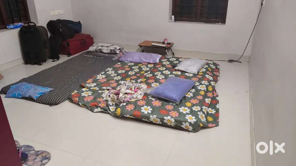 Looking for 2 female flatmates,technopark phase I kzk railway station