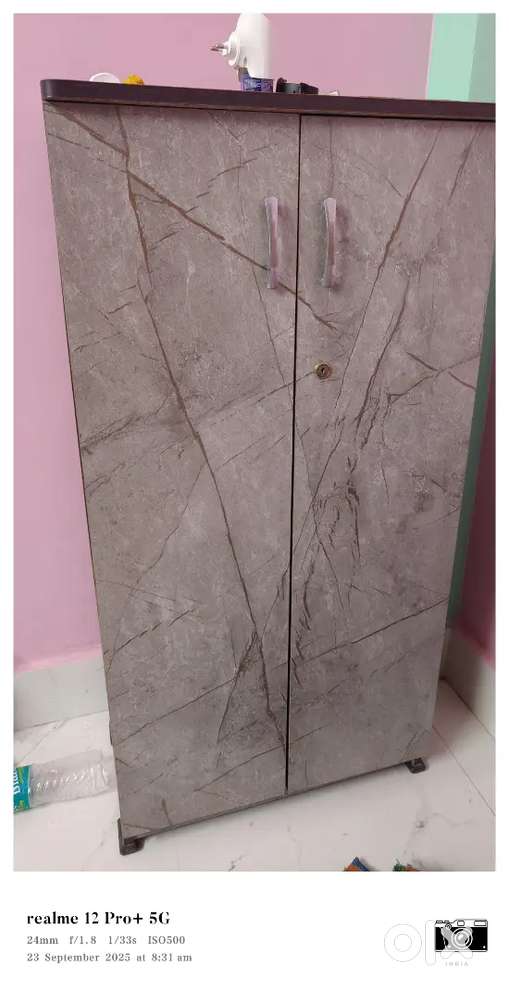 Wardrobe 5 feet new condition