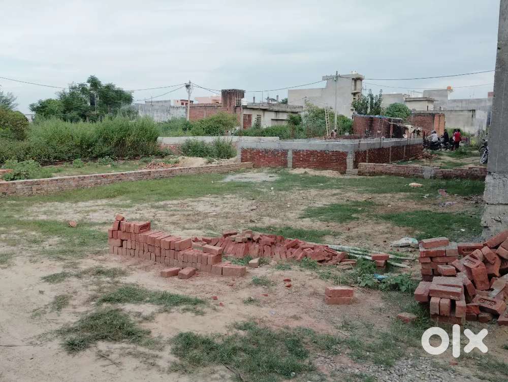 140 gaz east facing plot available for sell