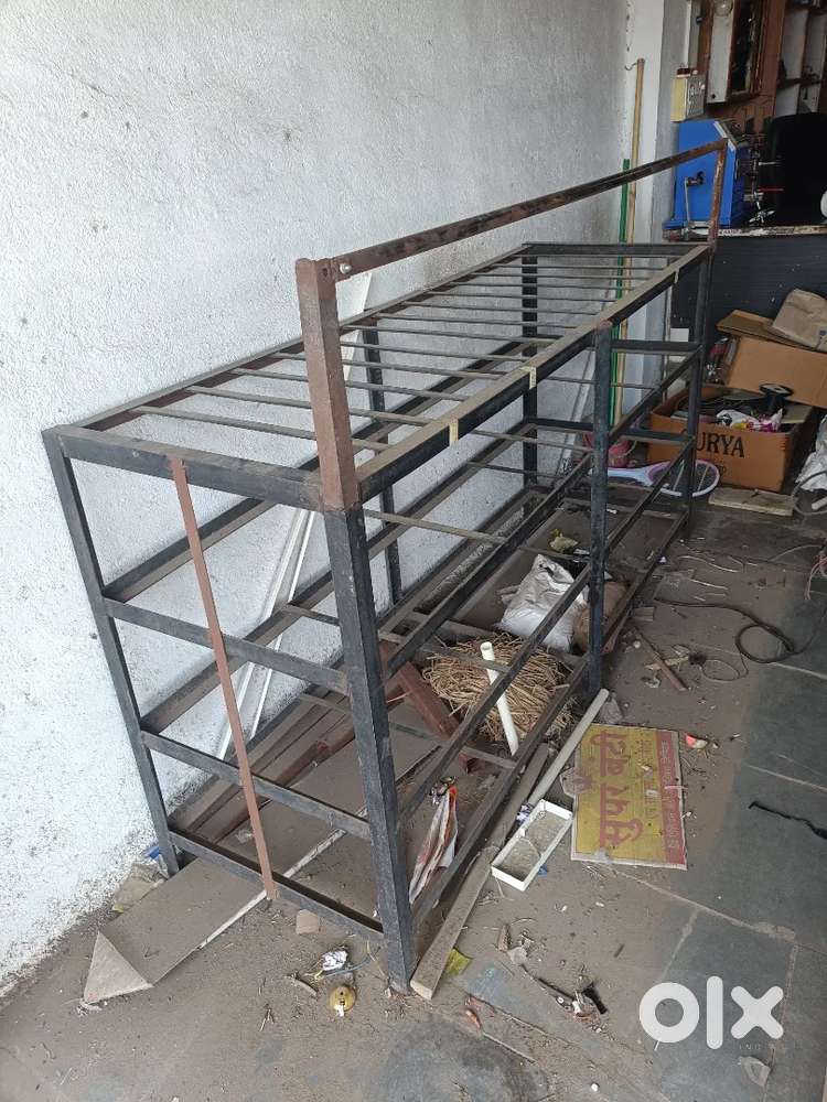 Electrical pipe hardware item stand