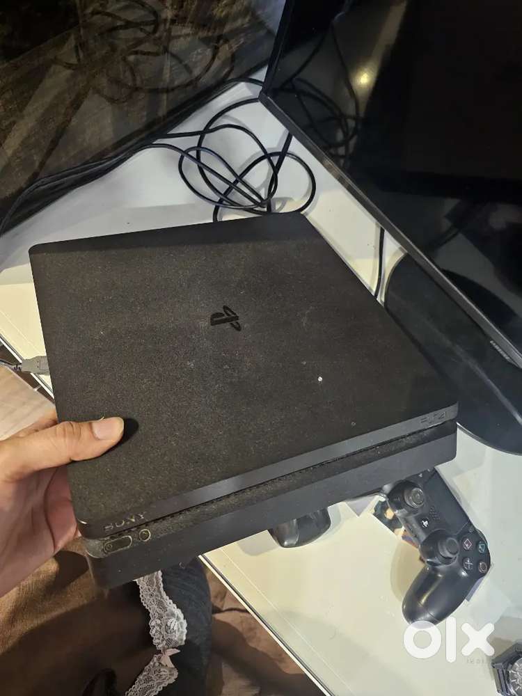 Selling my Sony PlayStation 4 in great condition