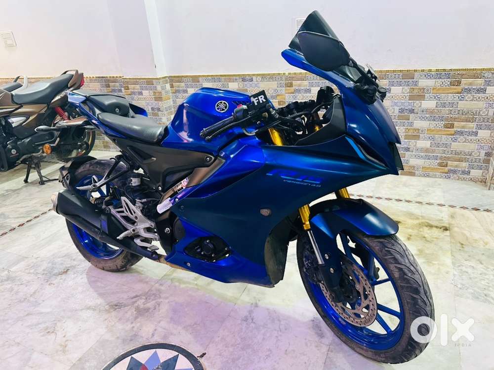 R15 v4 2022 model first owner 12500 kilometer driven