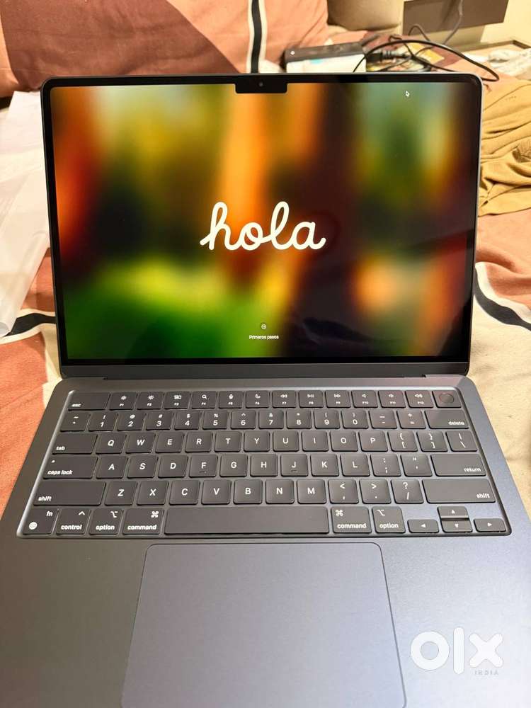 2 days old Apple Macbook Air M2 16/256