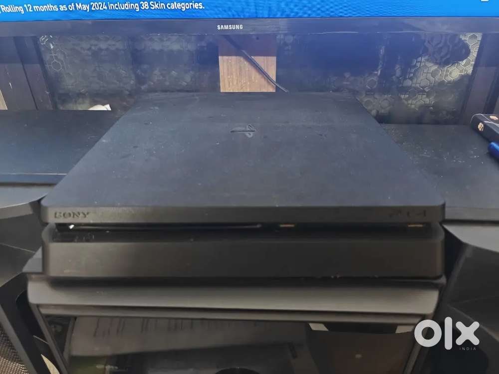 PS4 1 TB With Console 1N and Controller 1N