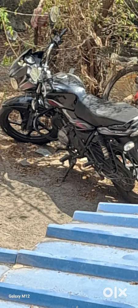 गाडी विकणे आहे