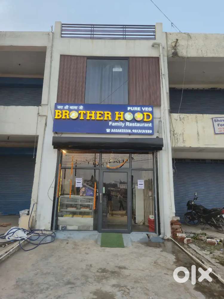 Need a girl for handling customer