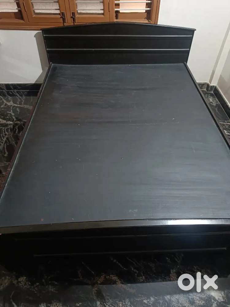 Wooden bed/cot size 5.5ft and 6.5 ft