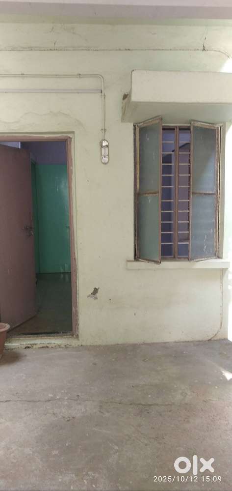 Single room for working professional.